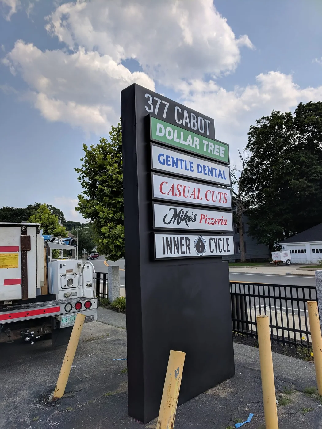 377 Cabot - Multi-Tenant Pylon Sign