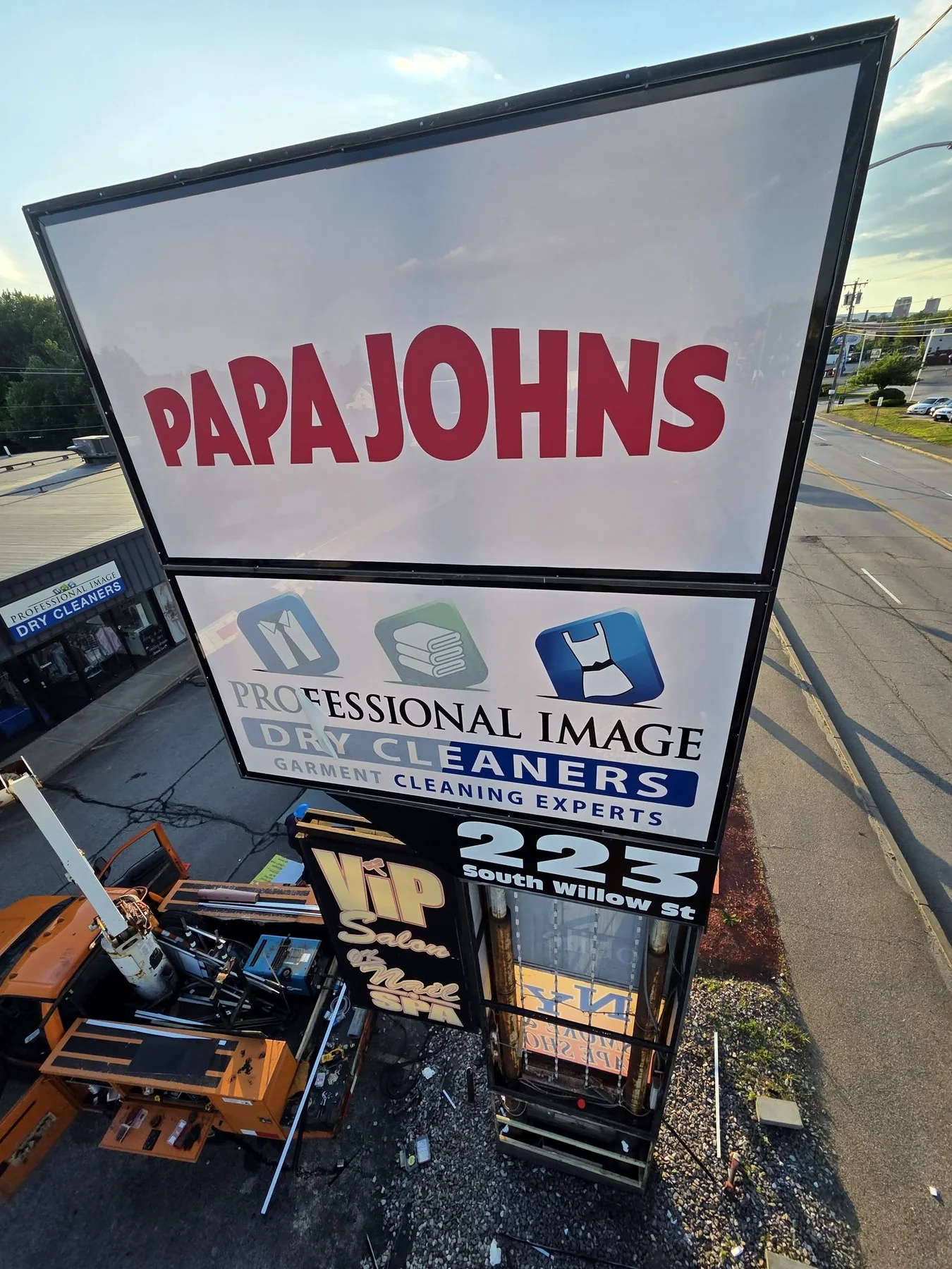 Papa Johns - Pylon Sign Service